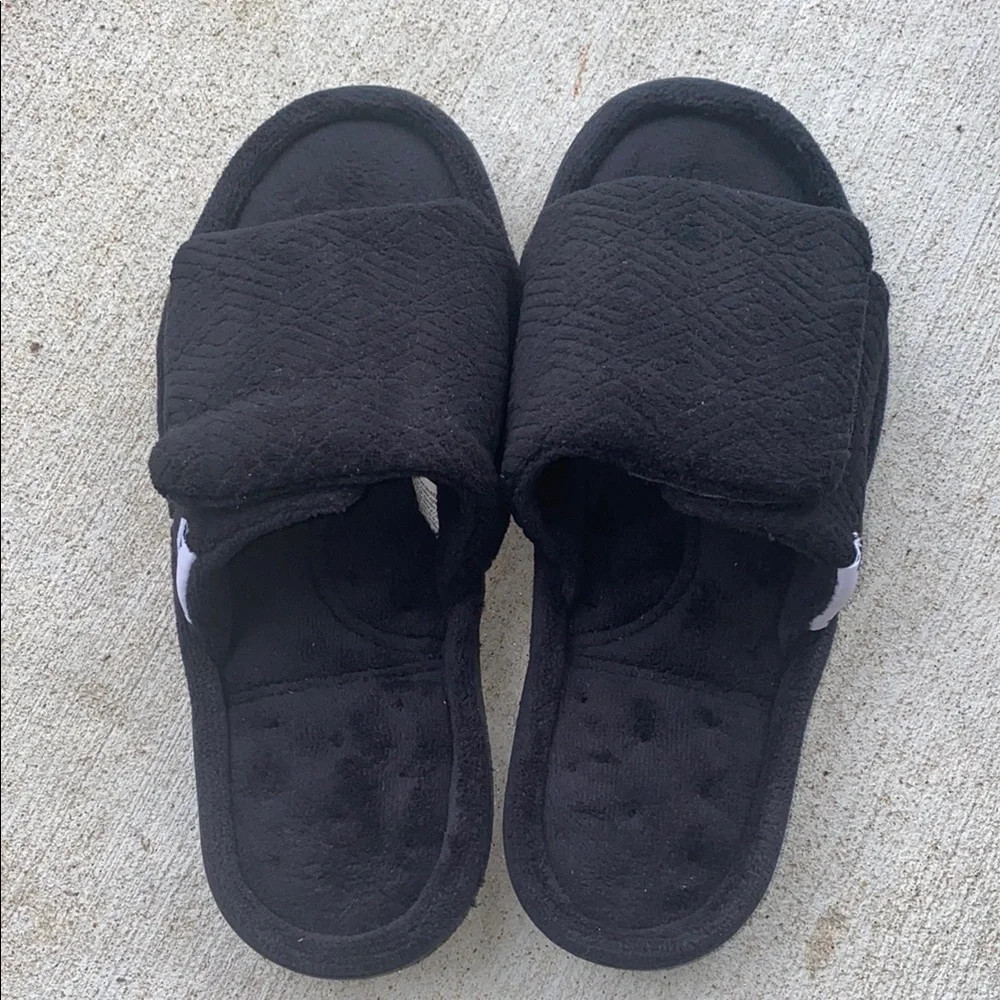 Isotoner Black Women's Slippers - Picture 2 of 7